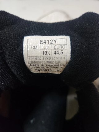 Deportivas Asics Blancas y Amarillas Talla 44.5
