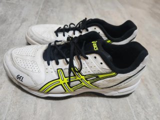 Deportivas Asics Blancas y Amarillas Talla 44.5
