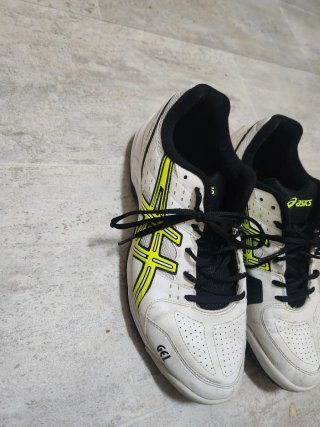 Deportivas Asics Blancas y Amarillas Talla 44.5