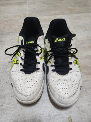 Deportivas Asics Blancas y Amarillas Talla 44.5