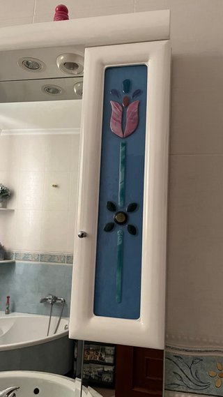 Mueble de baño blanco y azul