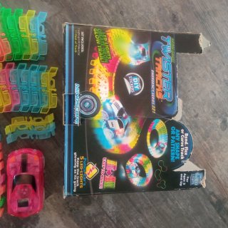 Twister Tracks Pista de Carreras Glow in the Dark