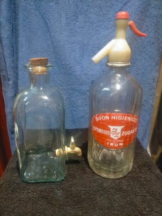 2 Botellas con Grifo + Sifón