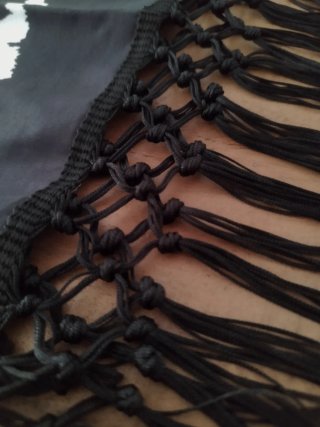 Vestido de playa con rayas y flecos
