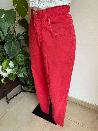 Pantalón tejano rojo