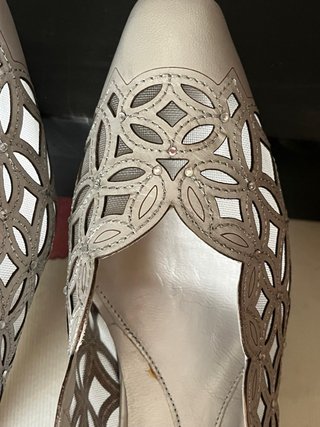 Zapatos de tacón Argenta grises y plateados
