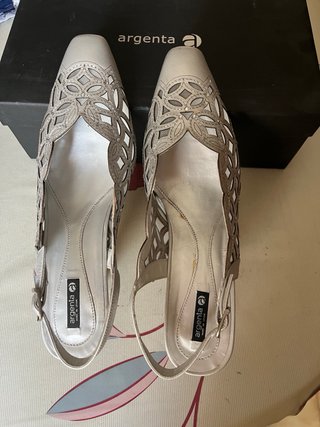 Zapatos de tacón Argenta grises y plateados