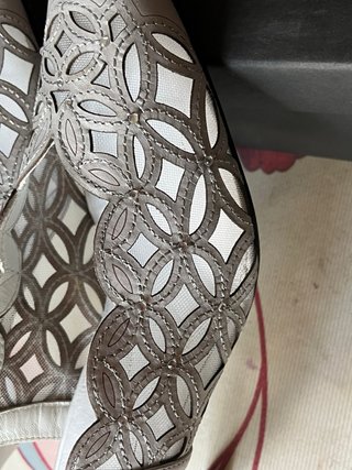 Zapatos de tacón Argenta grises y plateados