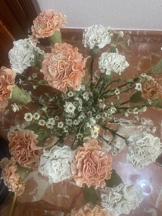 Flores de miga de pan hechas a mano sin jarron