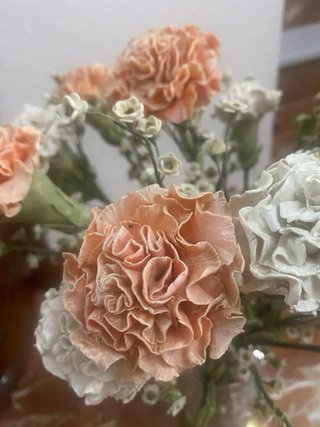 Flores de miga de pan hechas a mano sin jarron