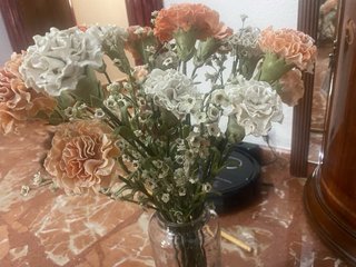 Flores de miga de pan hechas a mano sin jarron