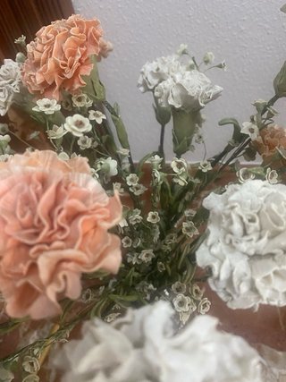 Flores de miga de pan hechas a mano sin jarron