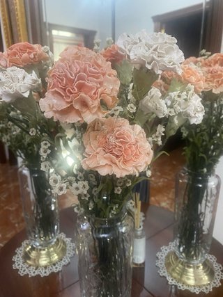 Flores de miga de pan hechas a mano sin jarron