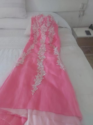 Vestido de fiesta rosa con encaje solo en León
