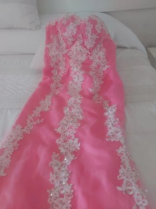 Vestido de fiesta rosa con encaje solo en León