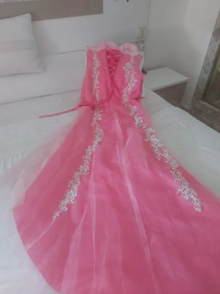 Vestido de fiesta rosa con encaje solo en León