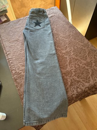 Pantalón vaquero ancho gris