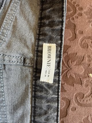 Pantalón vaquero ancho gris