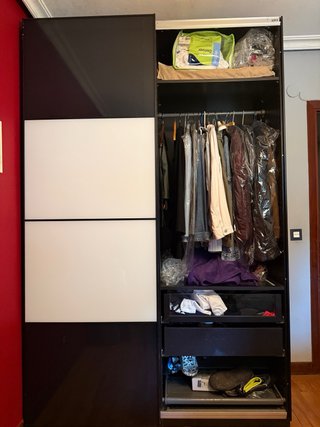 Habitación: Cama canapé, mesillas y armario