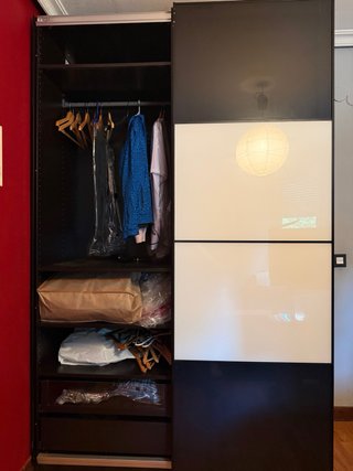Habitación: Cama canapé, mesillas y armario