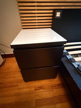 Habitación: Cama canapé, mesillas y armario