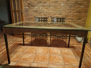 Mesa cristal y 4 sillas hierro cuerda