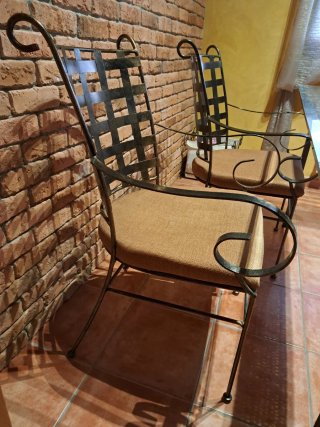 Mesa cristal y 4 sillas hierro cuerda