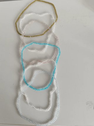 Gargantillas de cristal azul y dorado