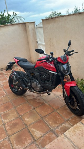 Ducati Monster 937 Roja