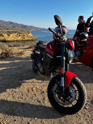Ducati Monster 937 Roja