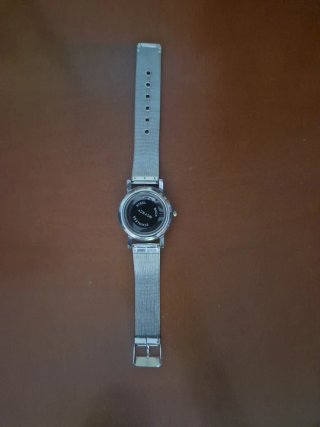 Reloj plateado esqueleto sin pila
