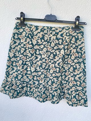 Mini falda verde de gasa con estampado floral