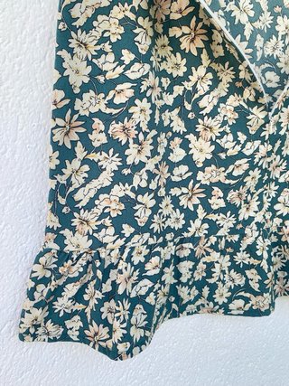 Mini falda verde de gasa con estampado floral