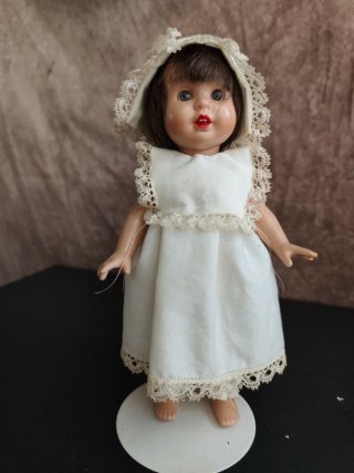 Mariquita Pérez 20 cm con traje de bolillos