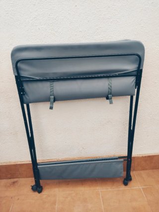 Cambiador de bebé plegable con cesta