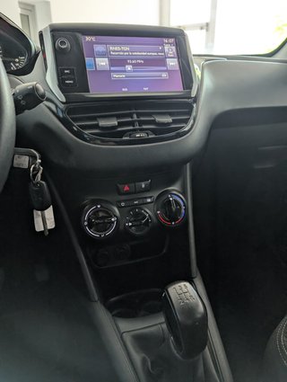 Peugeot 208 2016