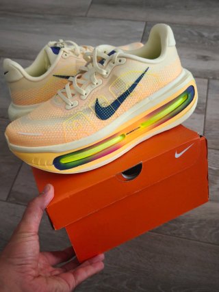 Nike Vomero Premium Talla 43