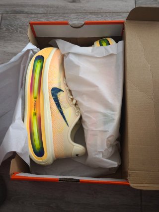 Nike Vomero Premium Talla 43