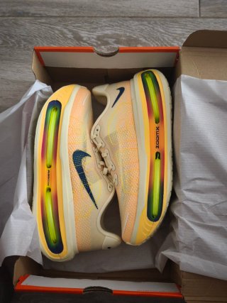Nike Vomero Premium Talla 43
