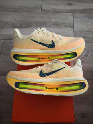 Nike Vomero Premium Talla 43