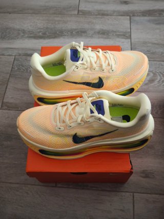 Nike Vomero Premium Talla 43