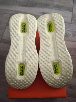 Nike Vomero Premium Talla 43