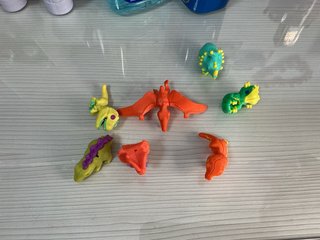 Muñecos Dinosaurios Huevo Kinder, 50 cent cada uno