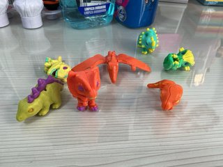 Muñecos Dinosaurios Huevo Kinder, 50 cent cada uno