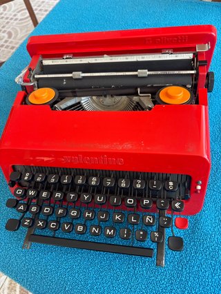 Máquina de escribir Olivetti Valentine Roja