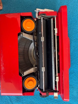 Máquina de escribir Olivetti Valentine Roja