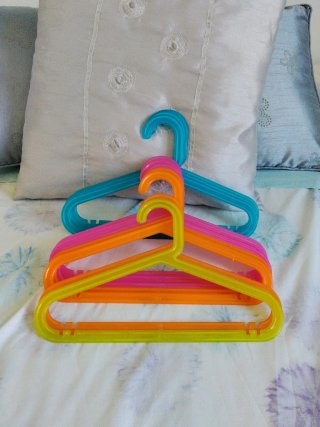 Lote 10 Perchas Infantiles IKEA Plástico