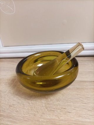 Mortero de cristal ámbar