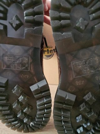 Stivali Dr. Martens Marroni. Nuovi