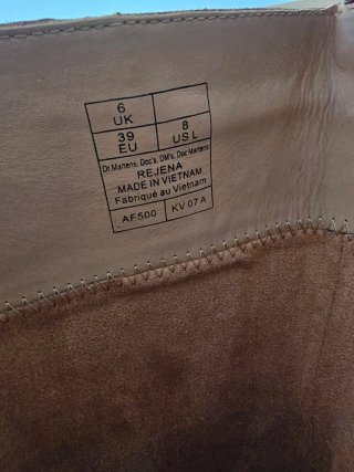 Stivali Dr. Martens Marroni. Nuovi